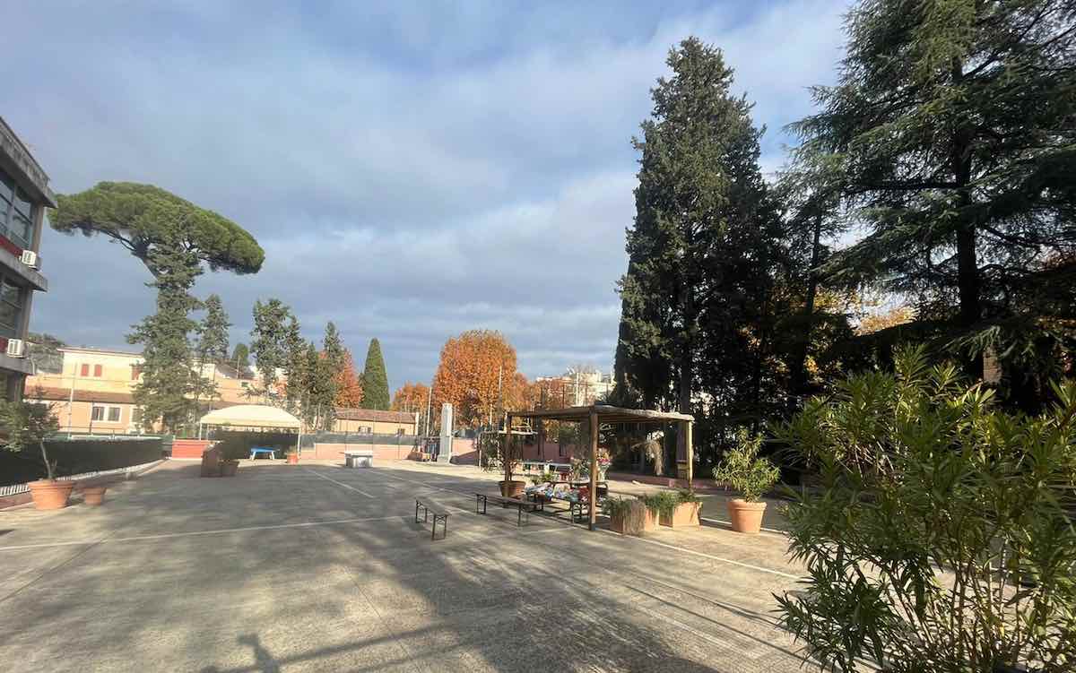 Bambino precipitato a Roma, parla il preside della scuola di Valerio: «Escludo il bullismo, era ben integrato nella classe» 1 roma bambino precipitato roma scuola bullismo valerio.jpg