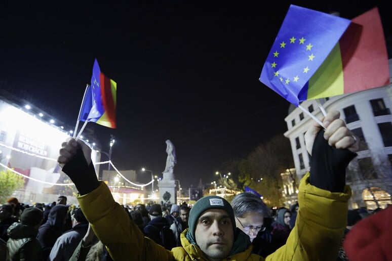 romania elezioni annullate georgescu russia.jpg