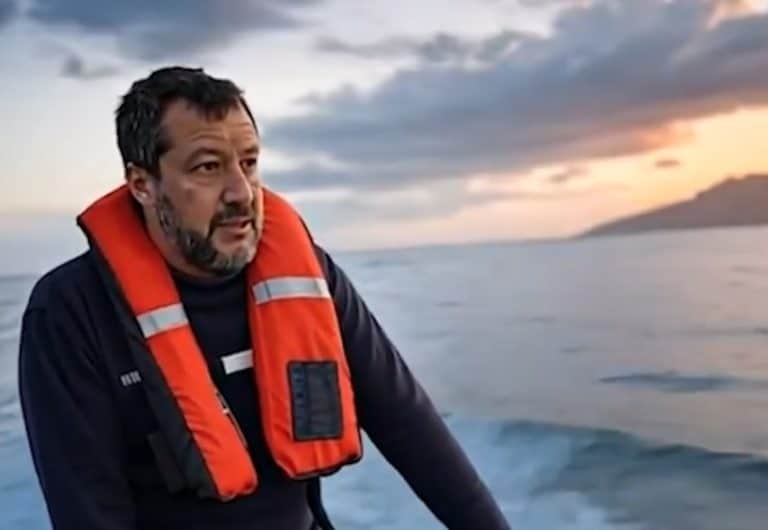 salvini gommone.jpg