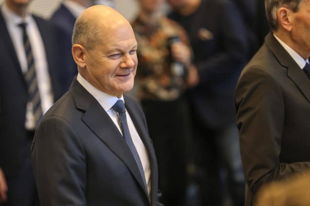 scholz voto sfiducia.jpeg