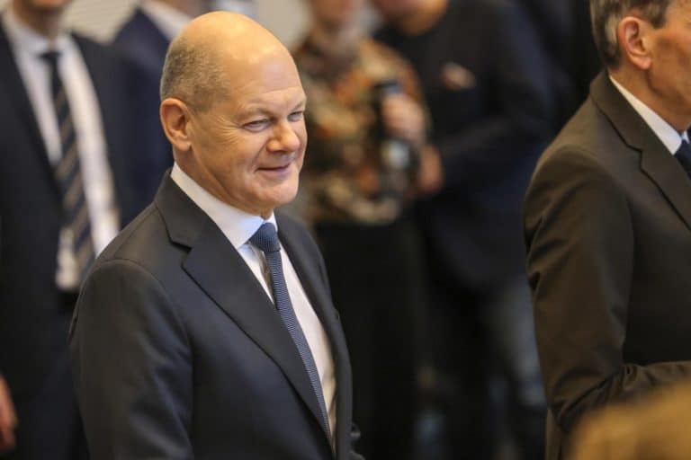 scholz voto sfiducia.jpeg