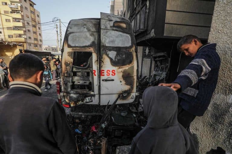 striscia gaza bombardamenti ospedale bambini giornalisti morti scaled 1.jpeg