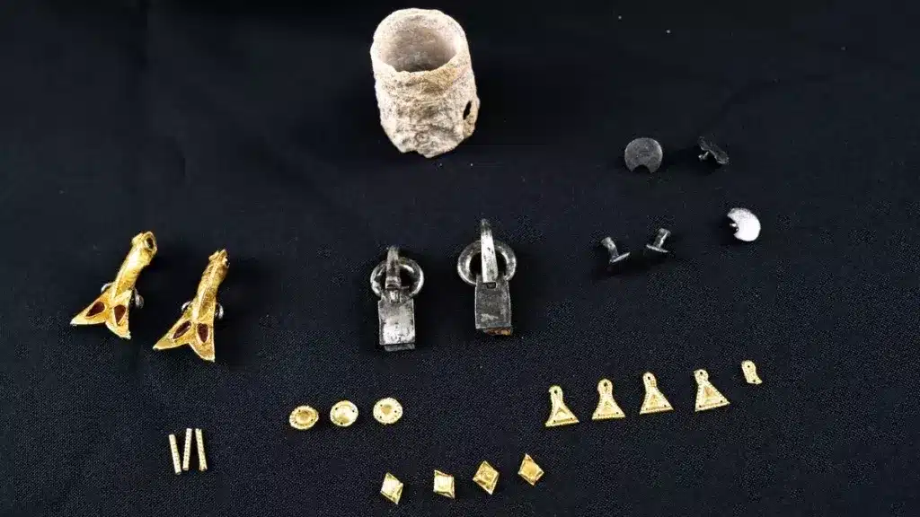 Tesori risalenti a 1.400 anni fa scoperti in Crimea: appartenevano a ”donne ricchissime” 1 tesori 1 1024x576.webp