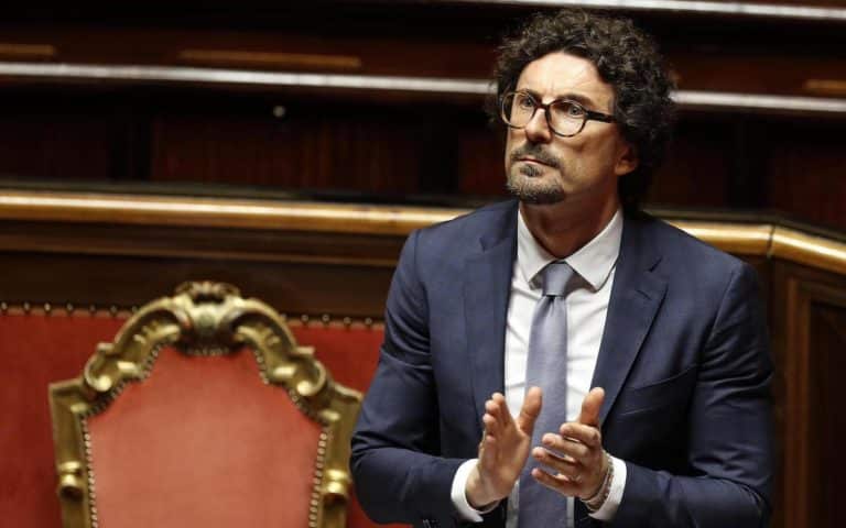 toninelli m5s grillo simbolo conte.jpg