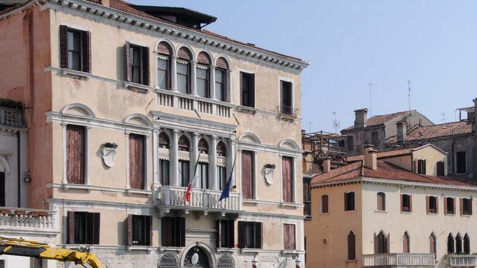 Il Tar del Veneto: «Corteggiare le donne con insistenza è naturale» 1 tribunale amministrativo regionale veneto corteggiamento donna.jpg