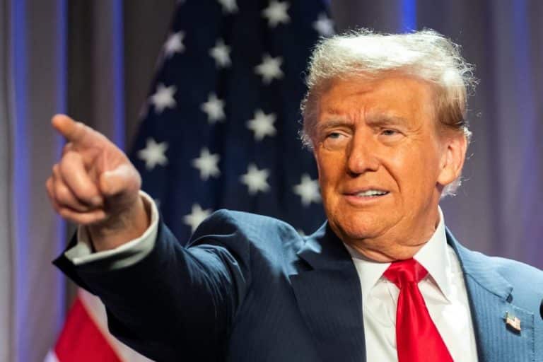 Trump andrà alla riapertura di Notre Dame. L’invito di Macron e la «bromance» tra i due 1 trump 2222.jpeg