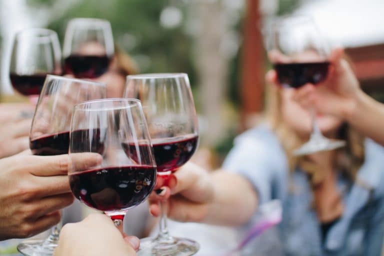 Vino senza alcol, l’enologo Cotarella: «Come togliere sangue a una persona, ma un male necessario per il mercato in crisi» 1 vino scaled.jpeg