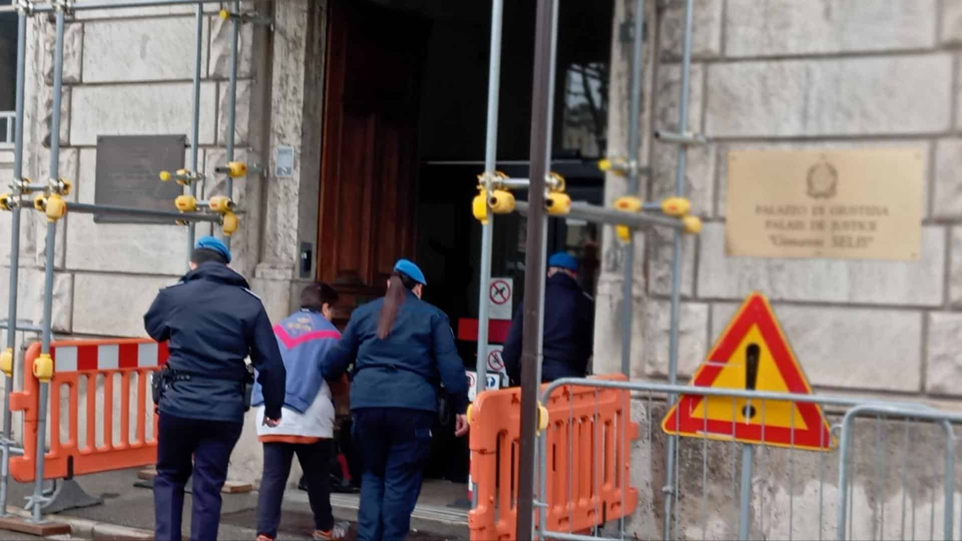 L’uomo accusato di aver stuprato con la moglie il padrone di casa: «Ce lo ha chiesto lui e adesso rischio la condanna» 1 violenza sessuale padrone di casa cogne.jpg