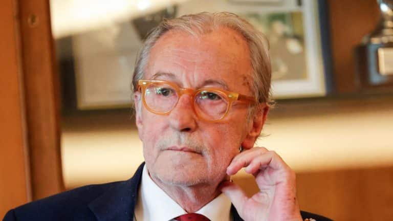 vittorio feltri divieto fumo divano disobbediro.jpg