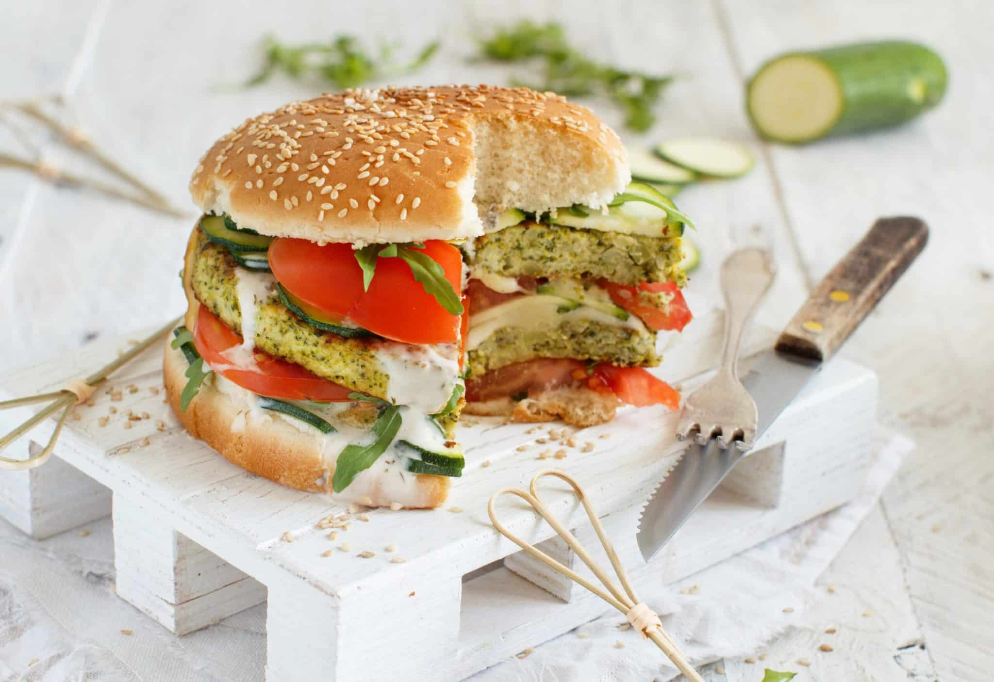 Burger di broccoli senza uova: fatti così mio figlio li adora! 1 AdobeStock 236627965 scaled.jpeg