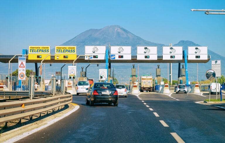 Casello autostrada italiana 768x490.jpg