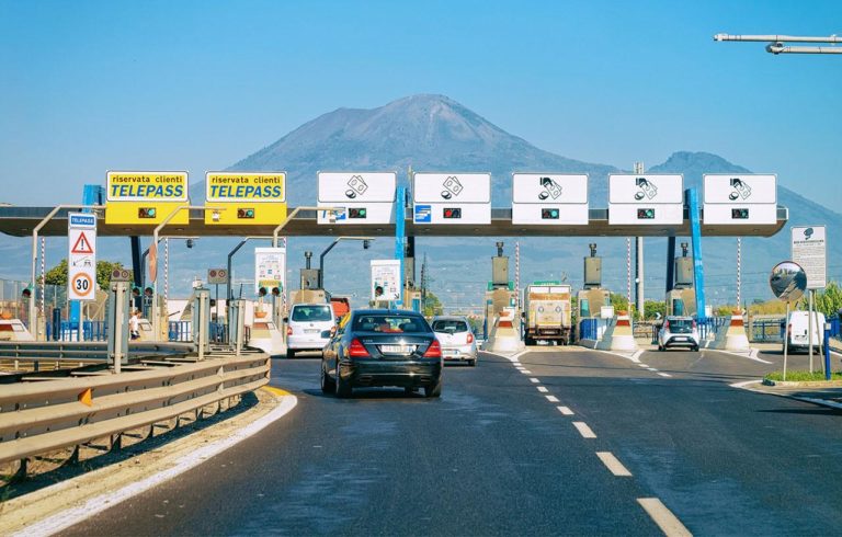 Casello autostrada italiana.jpg