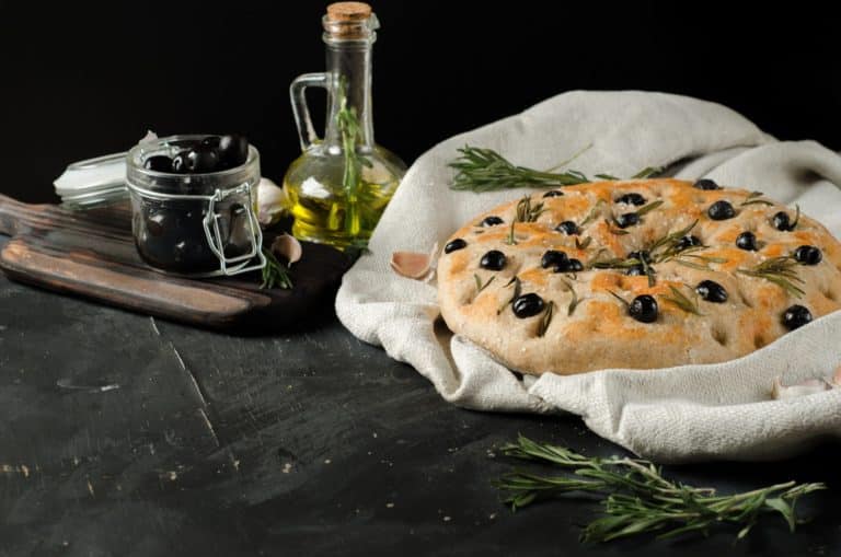 Focaccia alle olive nere scaled.jpg