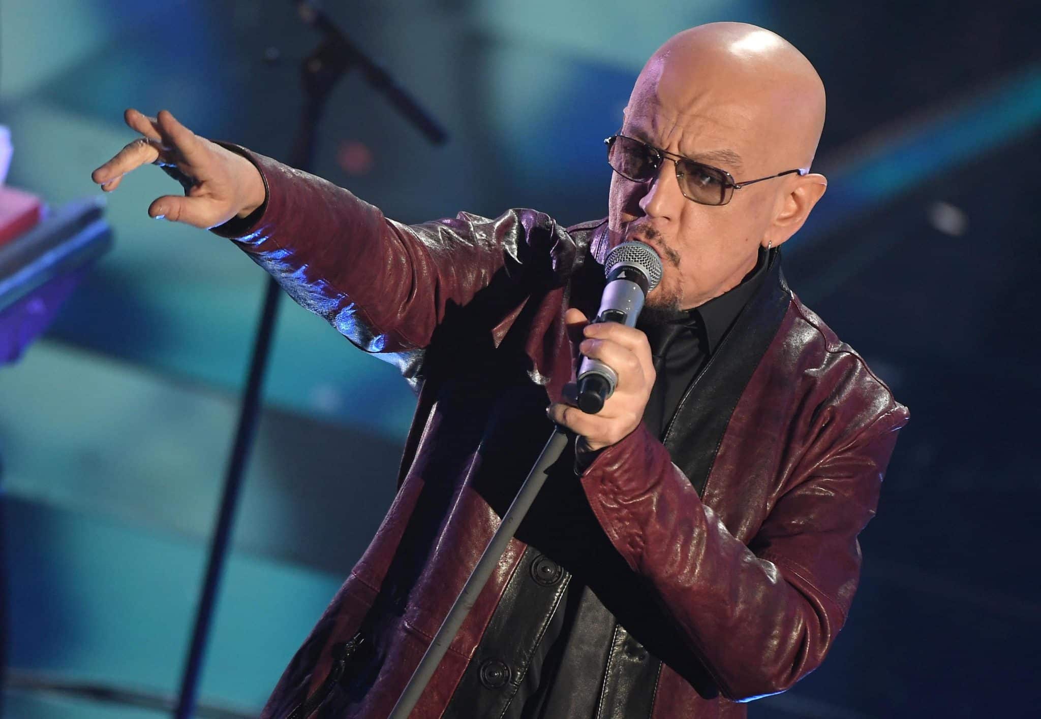 Anche Enrico Ruggeri attacca Tony Effe: «Sogno i suoi concerti deserti». Le canzoni di oggi? «Scritte da chi non ha mai letto un libro» 1 GOLF 20210601084403527 5842ef5fc8c741d15851203dc7fe4e44.jpg