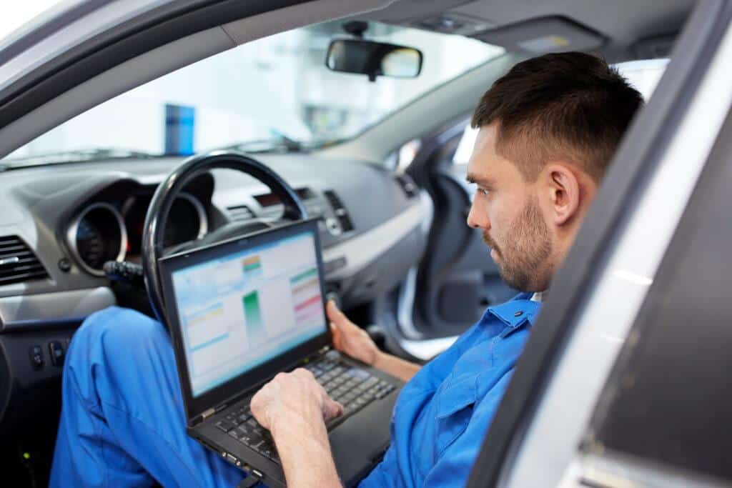 Info tecniche tramite OBD senza vincoli: altra vittoria in Germania 1 Meccatronico effettua diagnosi auto tramite porta OBD 1024x683.jpg