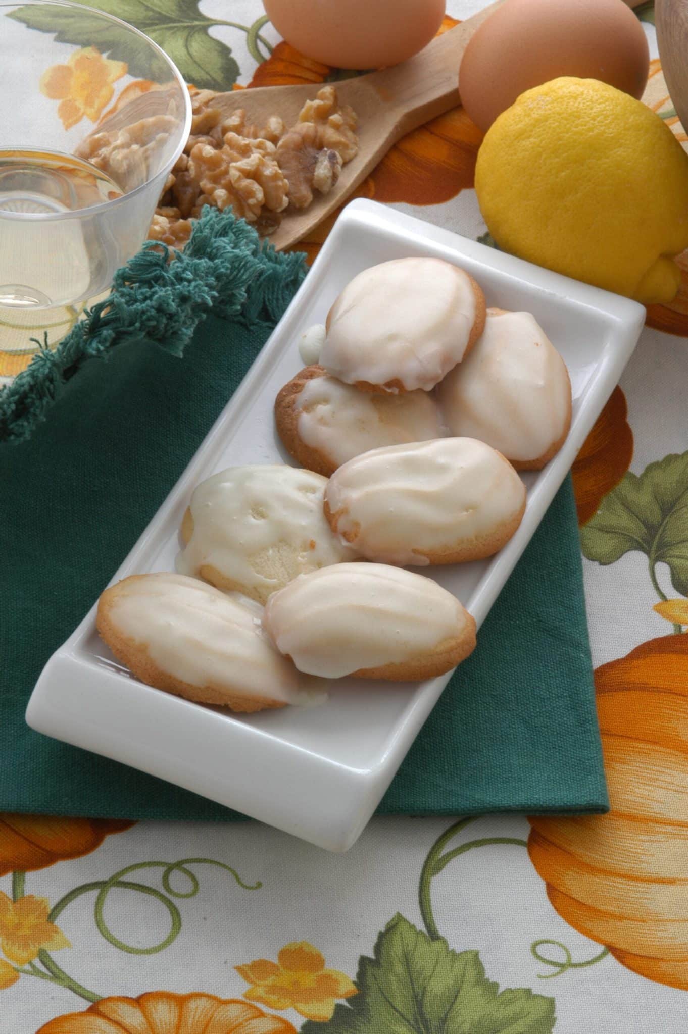 Raffiuoli: i dolcetti golosi glassati al limone 1 Raffiuoli scaled.jpeg