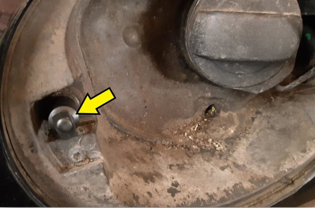 Soluzione sportello carburante VW Golf che non si apre 1.jpg