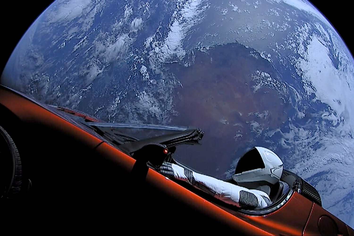 Astronomi preoccupati per un pericoloso asteroide avvistato vicino alla Terra, ma era la Tesla Roadster di Elon Musk nel 2018 1 Tesla Musk.jpg