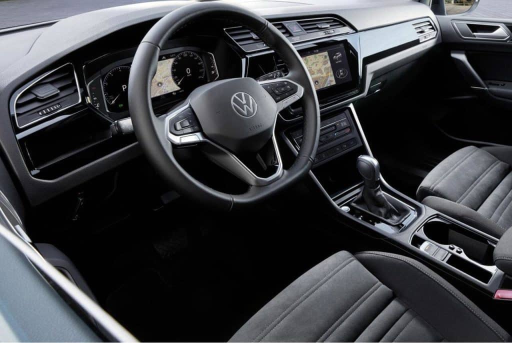 VW Touran interni.jpg