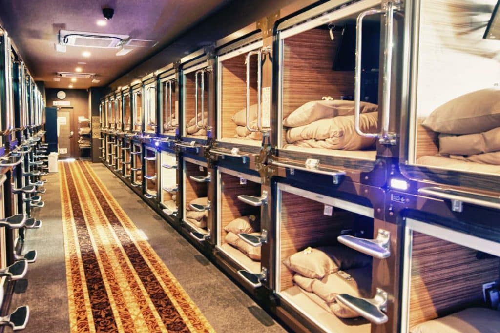 capsulehotel.jpg