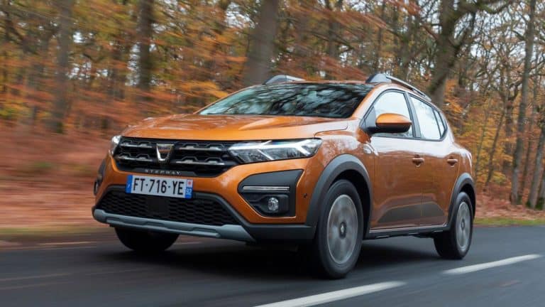 dacia sandero.jpg