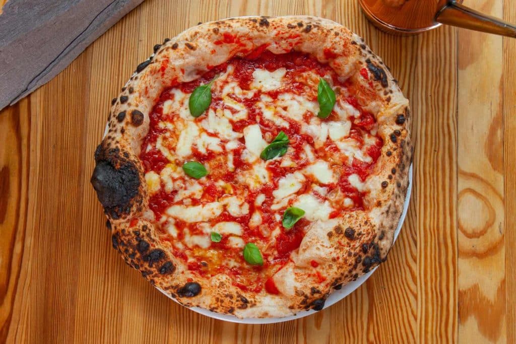 pizza napoletana.jpg