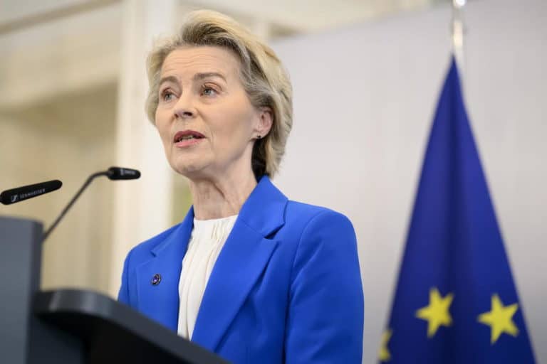 ursula von der leyen polmonite commissione ue.jpg