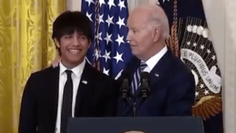 usa biden gaffe compleanno.png