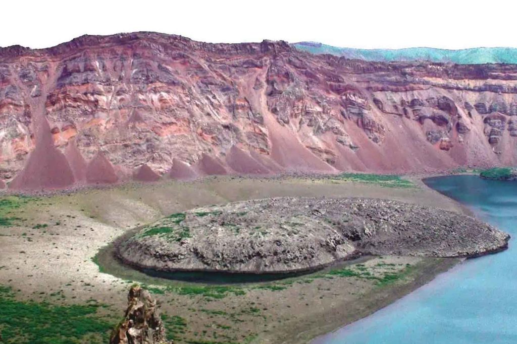 vulcano Zavaritskii.jpg