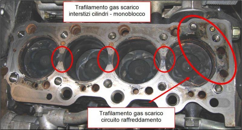 15755 trafilamento gas di scarico sulla testata.jpg