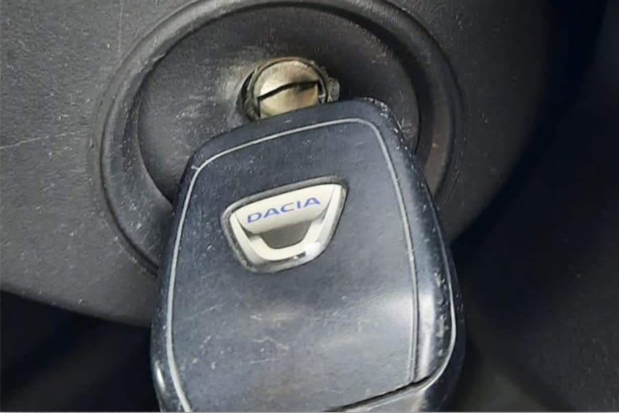 Blocchetto accensione dacia duster difettoso.jpg