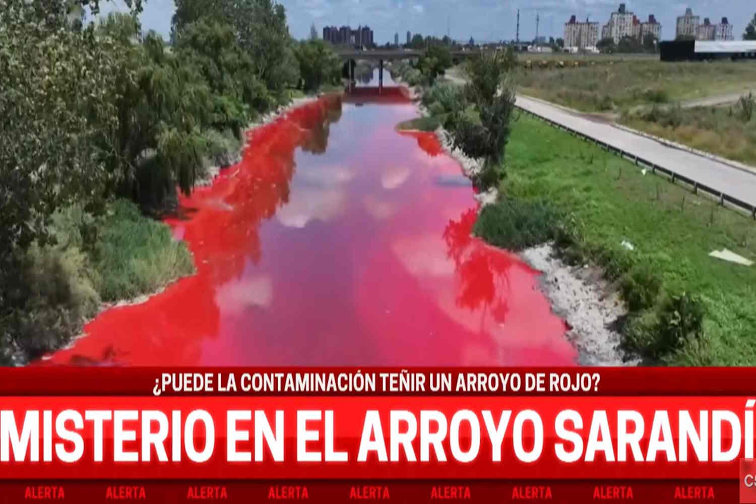 Mistero a Buenos Aires: il canale Sarandí diventa rosso sangue. Cosa sta succedendo? 1 fiume rosso argentina.jpg