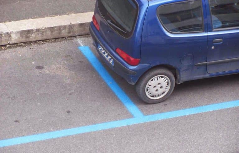 strisce blu 2 e1739273440940.jpg