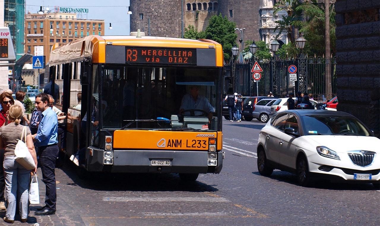 Sciopero 30 marzo 2025 Napoli: mezzi pubblici fermi 4 ore 1 Autobus a Napoli.jpg