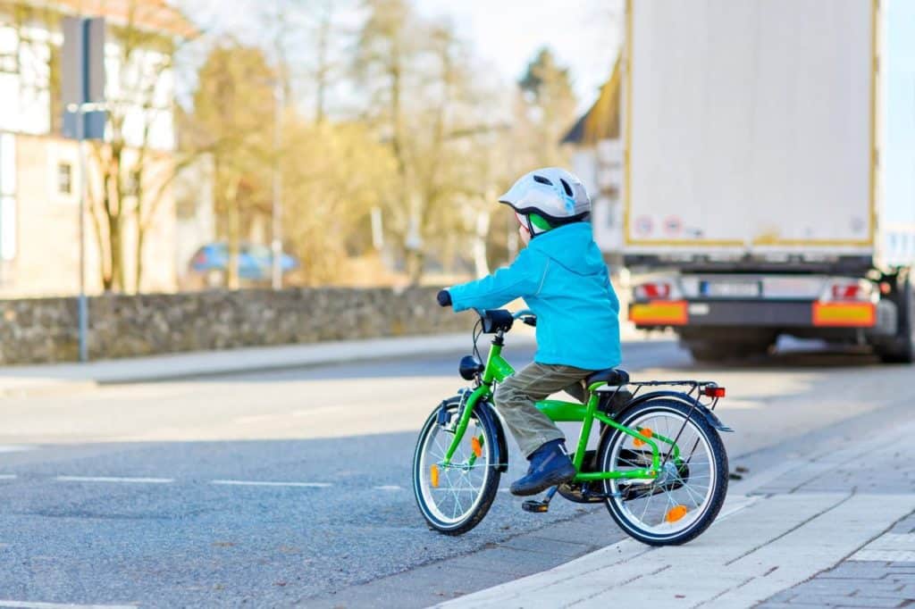 Camion bici pericolo e1742901635675.jpg
