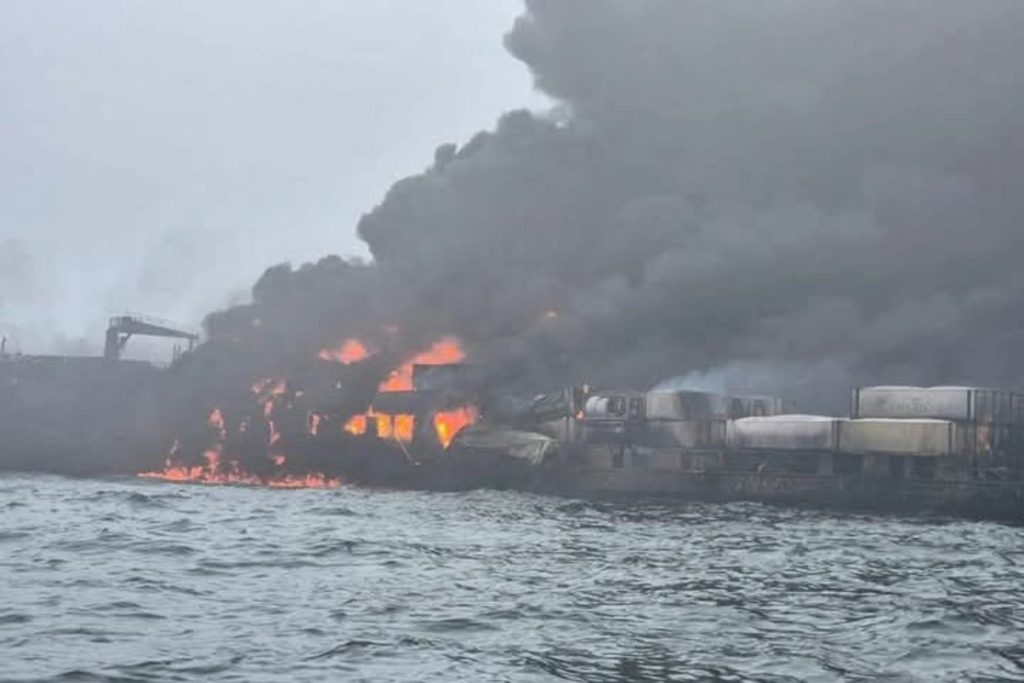 Collisione petroliera.jpg