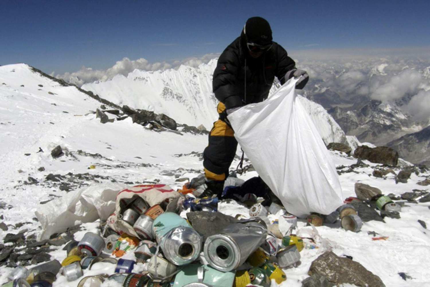 Everest spazzatura.jpg