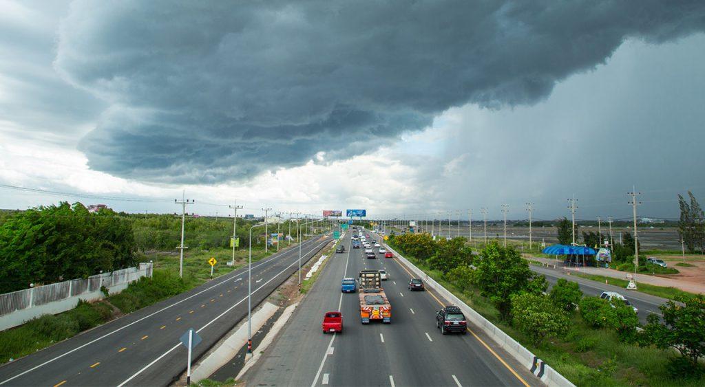 Meteo – Primavera al via a rilento tra sole e temporali: tregua al Nord, piogge al Centro-Sud e freddo in arrivo Maltempo autostrada 1024x563.jpg