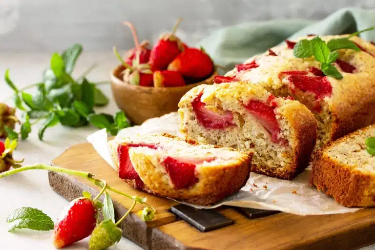 Plumcake alle fragole scaled.jpg.webp