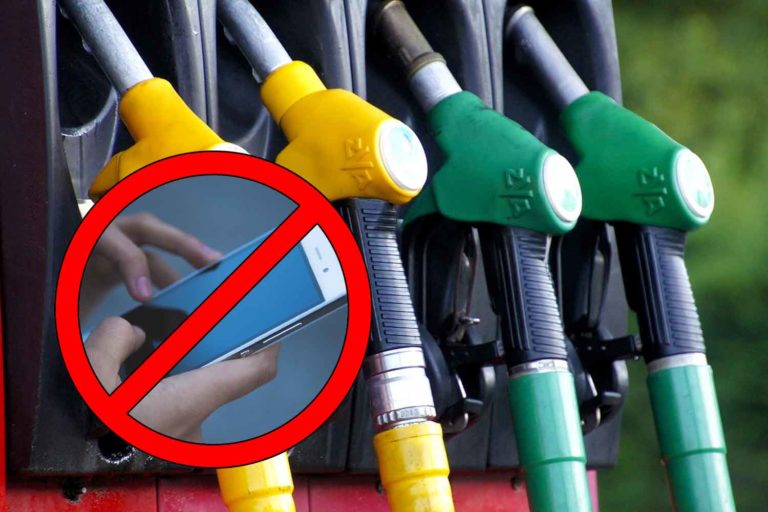 Pompa di benzina e smartphone.jpg