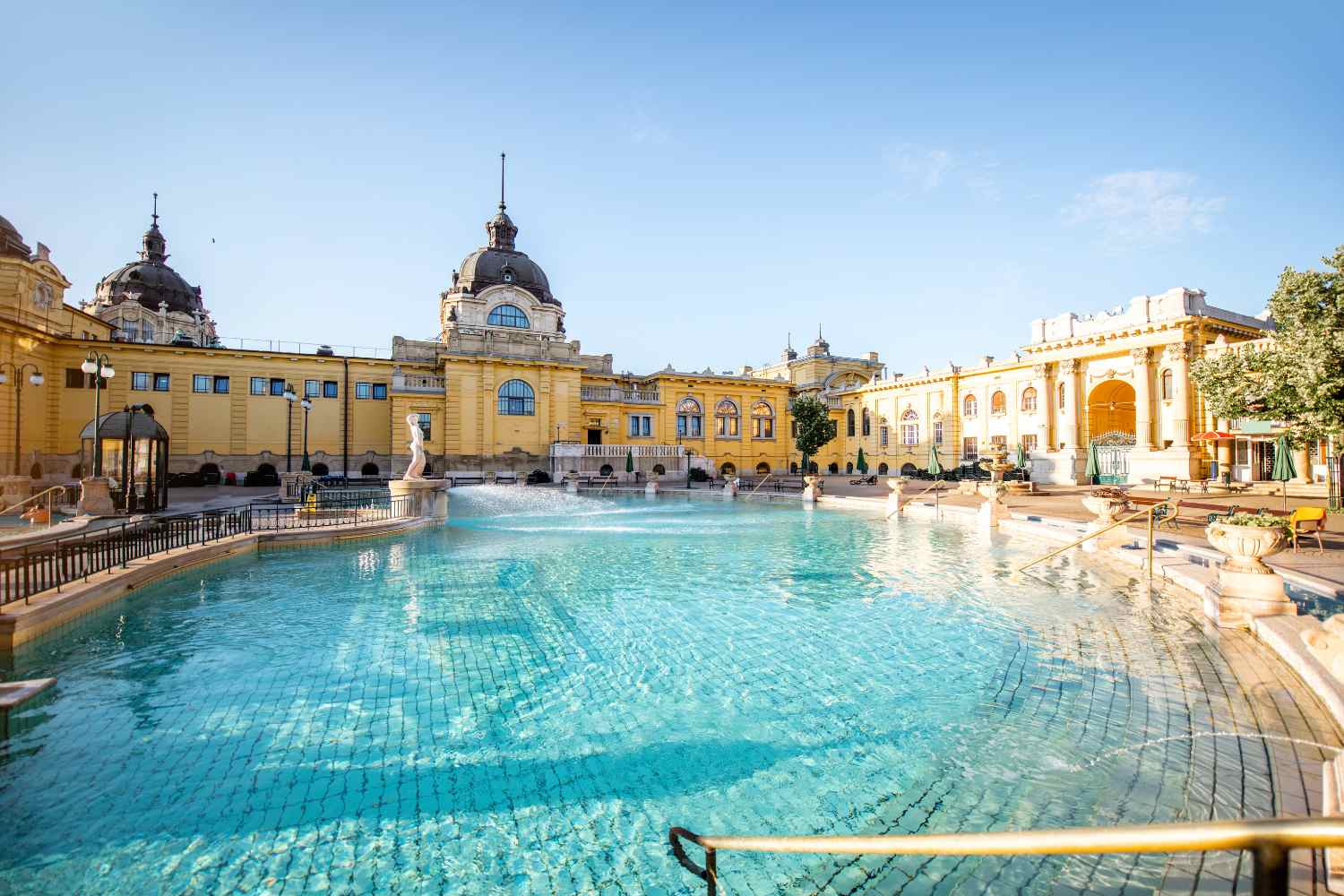 Terme Szechenyi Budapest.jpg