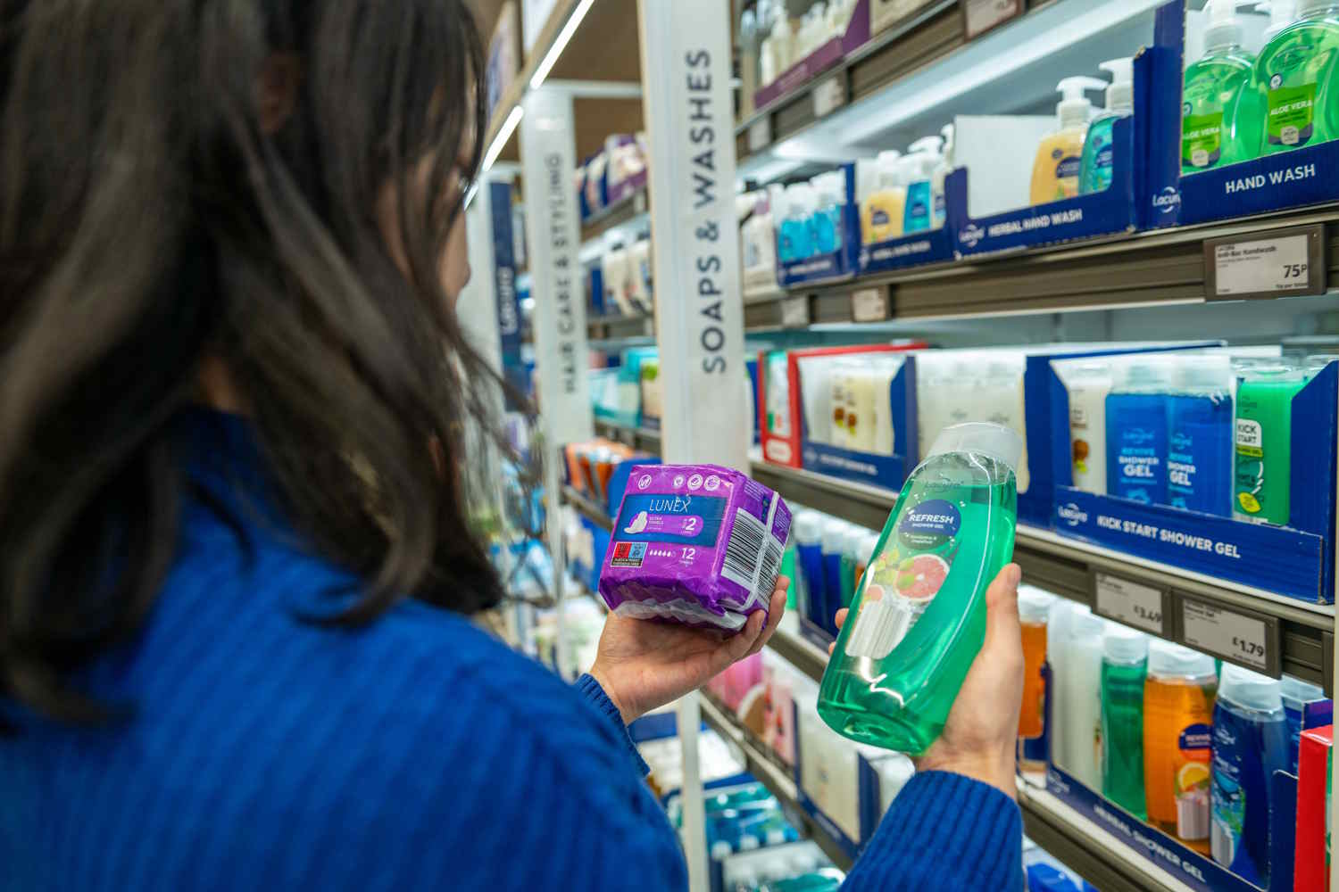Questo famoso supermercato diventa il primo a offrire assorbenti e tamponi mestruali gratis (ecco dove si trova) 1 assorbenti aldi.jpg