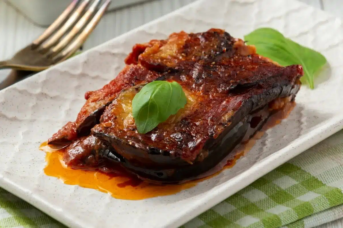 Melanzane alla pizzaiola in padella: le preparo in pochi minuti e filano che è un piacere! 1 1000 F 1055360304 ZhDOsYXvljASVQ0vXFsYDYjyO4BlEwZa.jpg.webp