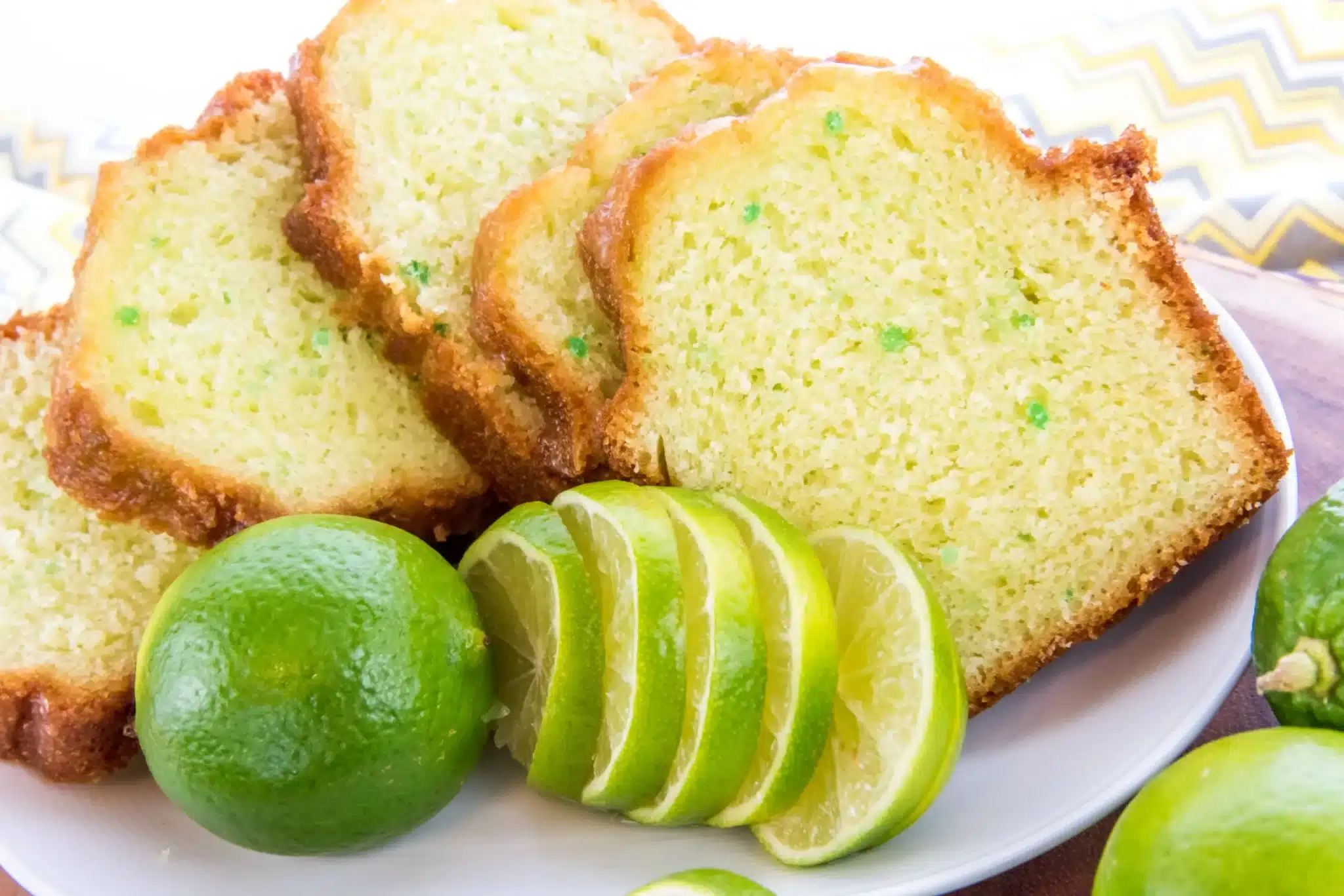 Ciambellone al lime: senza burro, profumato e sofficissimo, a casa mia va a ruba! 1 Ciambella al lime scaled.jpg.webp