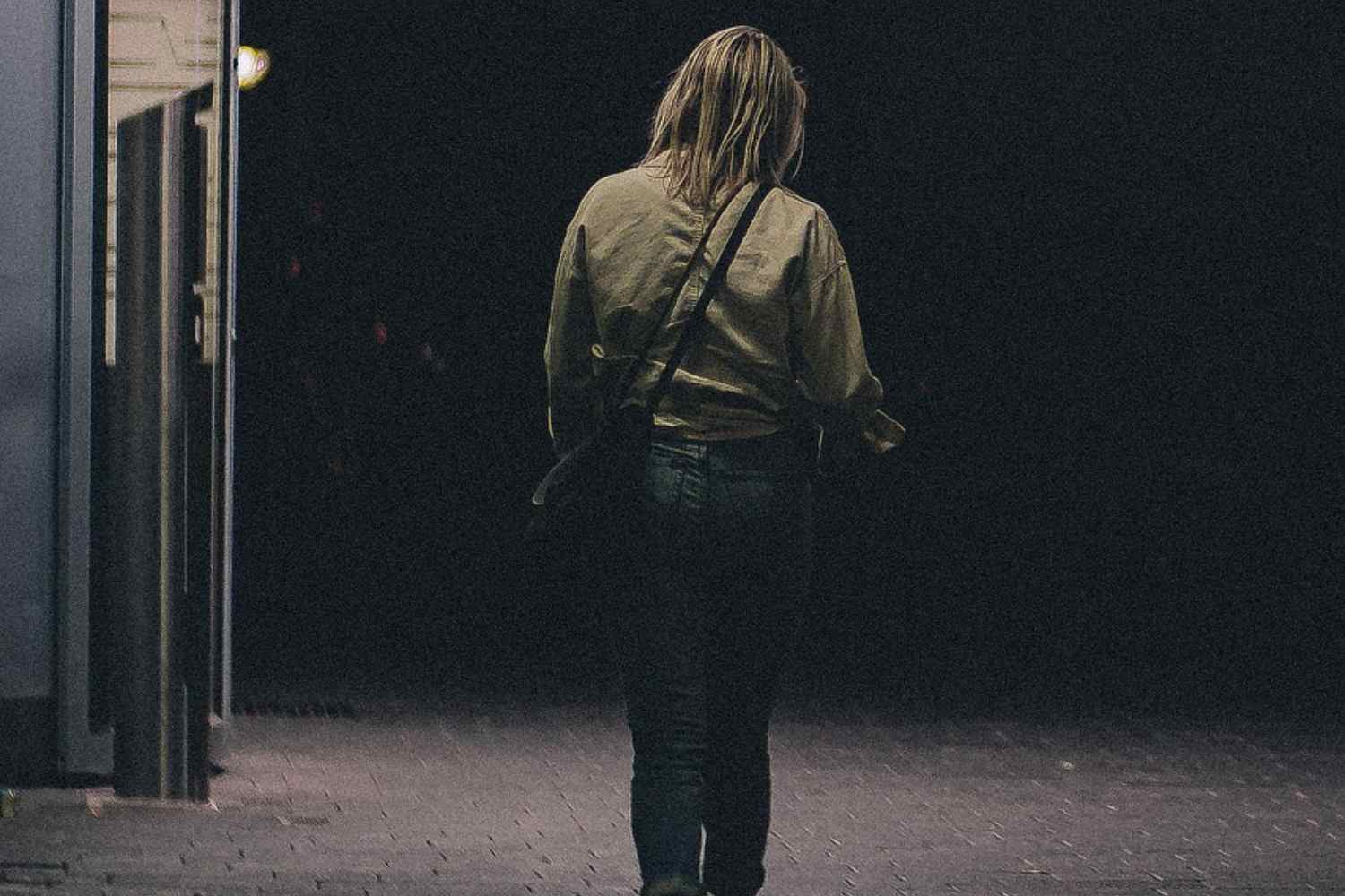 A Milano questi volontari accompagnano a casa chi si sente in pericolo di notte (ma la verità è che non dovremmo averne bisogno) 1 Custodae.jpg