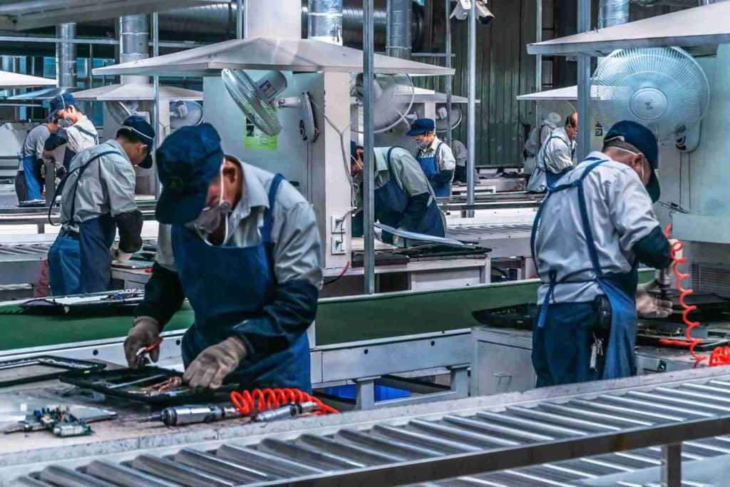 Lavoratori fabbrica.jpg