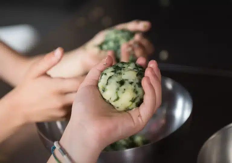 Polpette spinaci e mozzarella scaled.jpg.webp