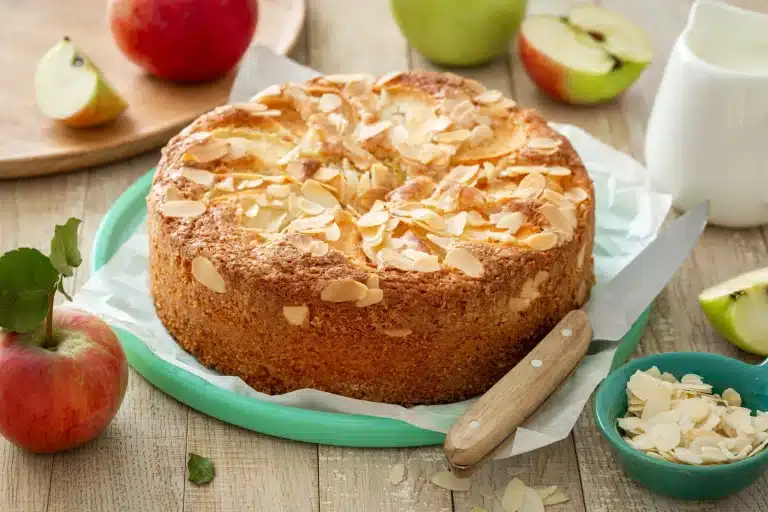 Torta mele e mandorle: super soffice con la mia ricetta di famiglia! 1 Torta di mele e mandorle scaled.jpg.webp
