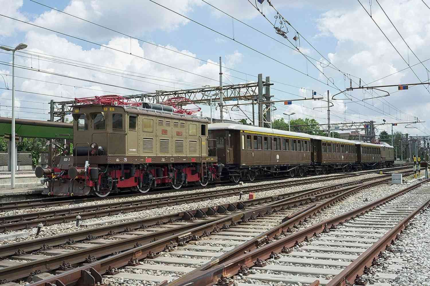 Torna il fascino dei viaggi d’epoca con il treno storico degli anni ’20 di Trenord | Date e come prenotare 1 Treno storico.jpg