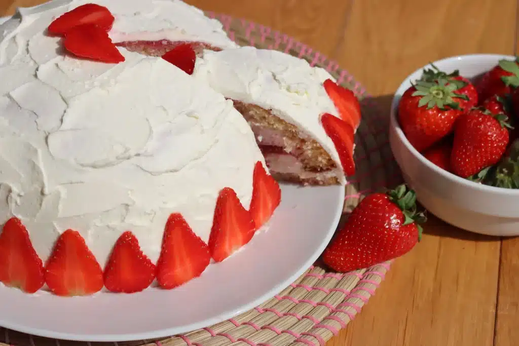 Zuccotto alle fragole scaled.jpg.webp